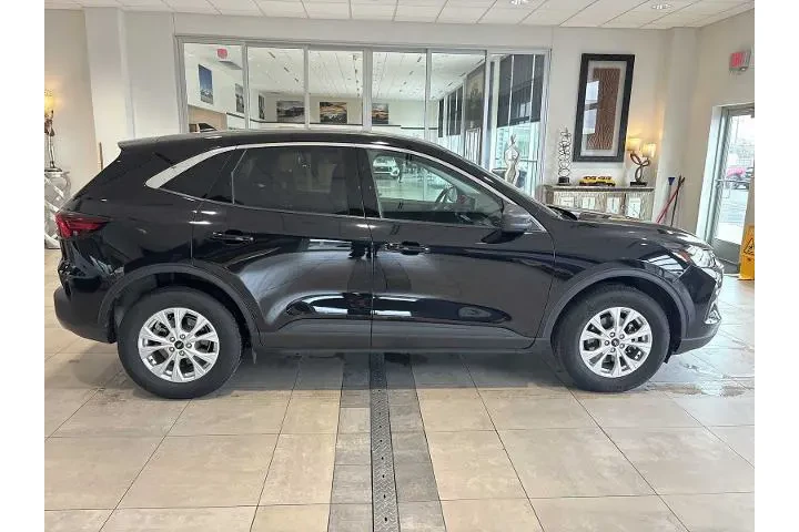 $22448 : Ford Escape 2023 AWD Active image 2