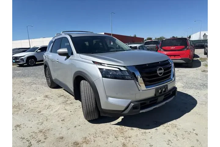$34999 : Nissan Pathfinder 2025 SL 4d image 3