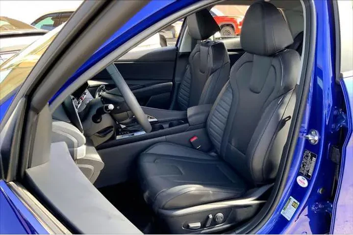 $27987 : Hyundai ELANTRA 2026 Limited image 8