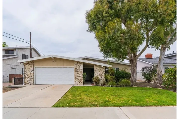 $3500 : Beautiful 4 bedroom 4 bath hom image 1