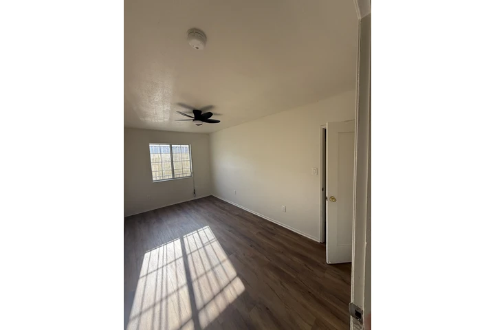 $1200 : Se renta cuarto image 4