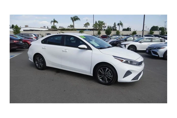 $17484 : 2023 Forte LXS image 4