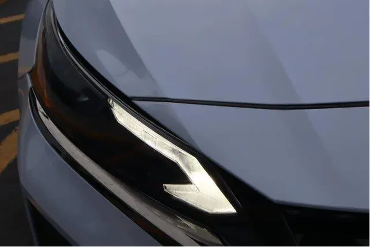 $28409 : Nissan Altima 2023 2.5 SR 4d image 10