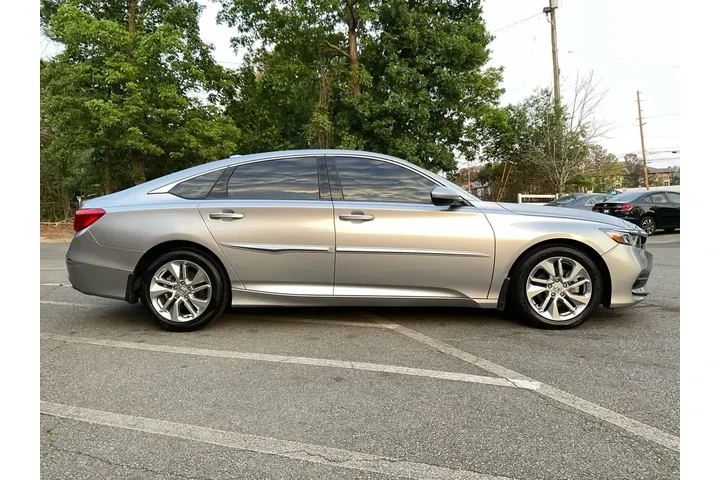 $14485 : Honda Accord 2019 LX 4dr Sed image 4