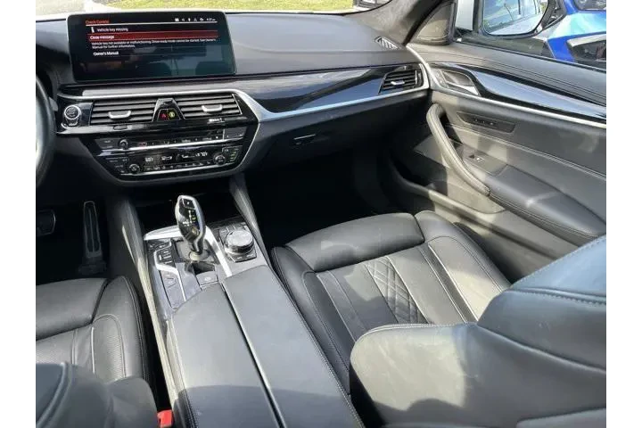 $64177 : BMW 5 Series 2023 AWD M550i image 8