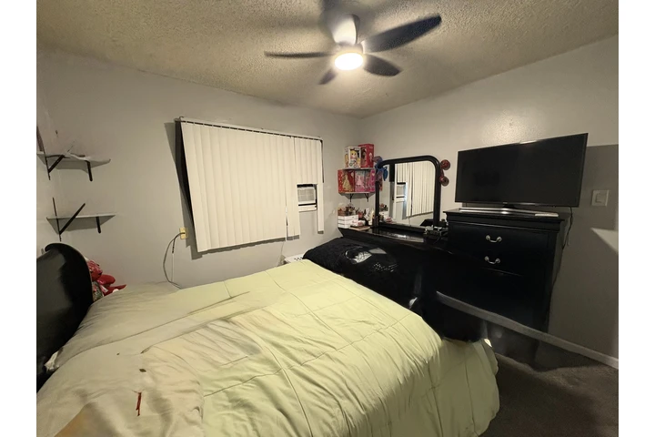 $1000 : Se alquila habitación Downey image 3