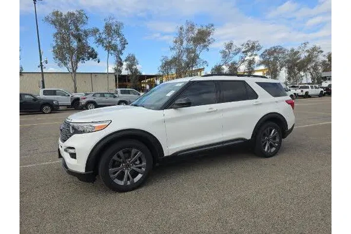 $29748 : Ford Explorer 2023 XLT 4dr S image 1