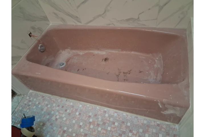 Bathtub Reglazing image 2