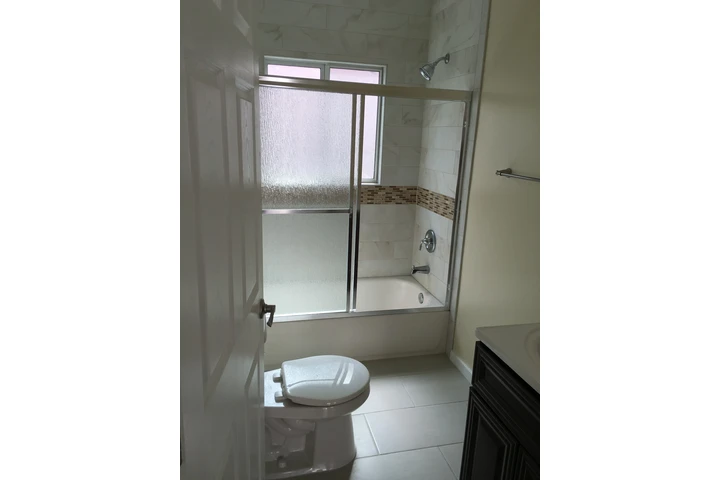 $1450 : Single in Los Angeles image 2