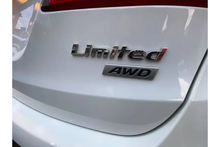 2015 SANTA FE Limited image 3