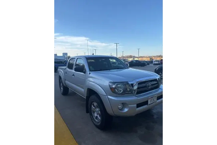 $17990 : Toyota Tacoma 2010 4x4 V6 4d image 1