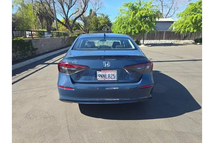 $22995 : Honda Civic 2025 LX 4dr Seda image 4