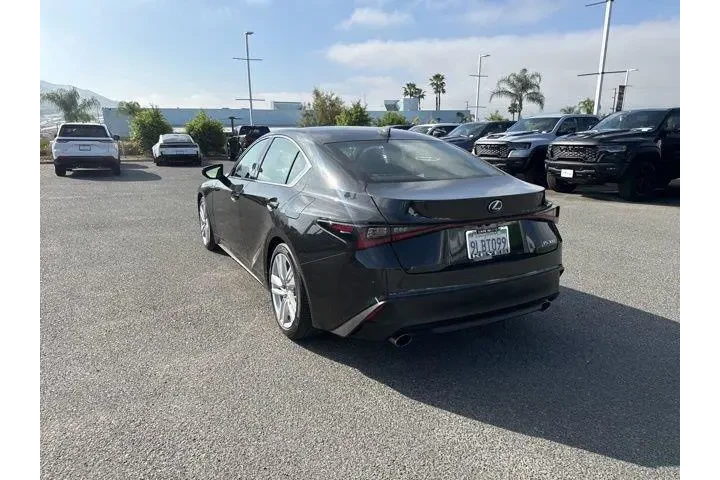 $39769 : Lexus IS 300 2024 4dr Sedan image 8