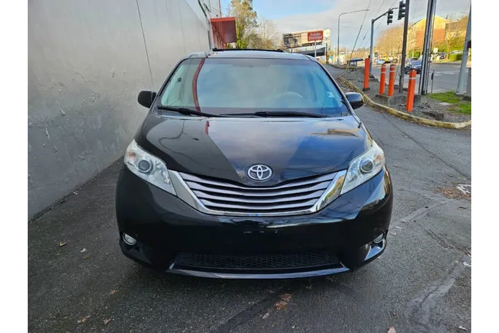 $8500 : 2011 Sienna XLE 8-Passenger image 7