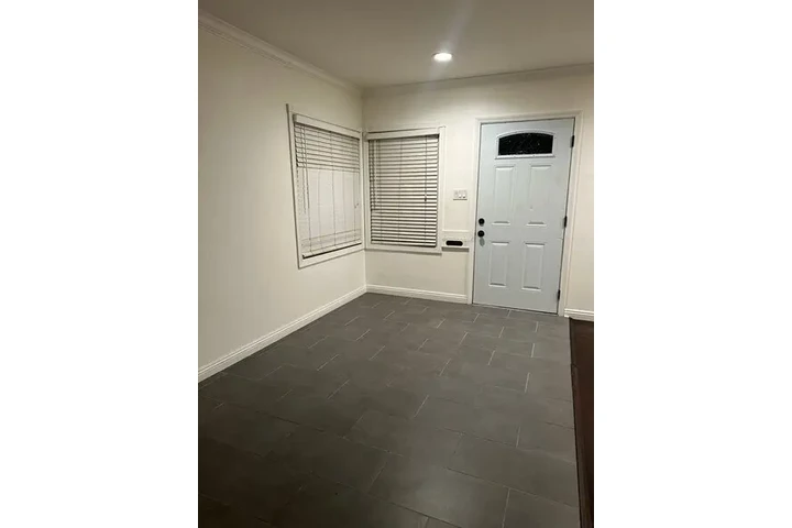 $2500 : Removelado South Gate 2/1 image 3