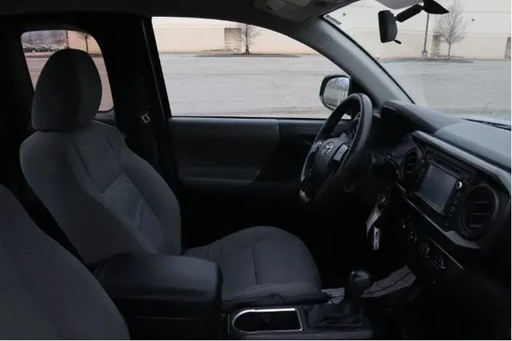 $20950 : Toyota Tacoma 2017 4x4 SR5 4 image 10