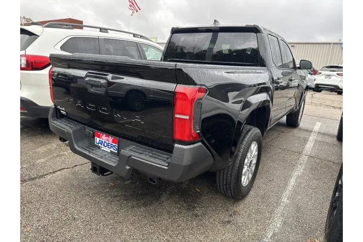 $35990 : Toyota Tacoma 2025 4x4 SR 4d image 2