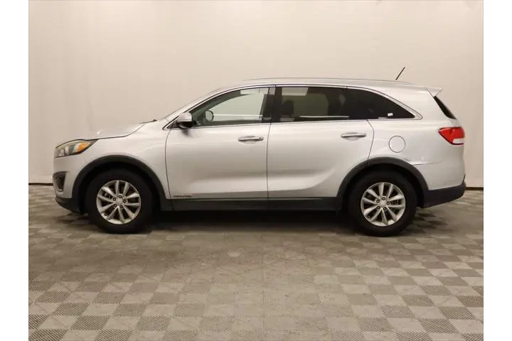 $12181 : Kia Sorento 2017 AWD LX V6 4 image 2