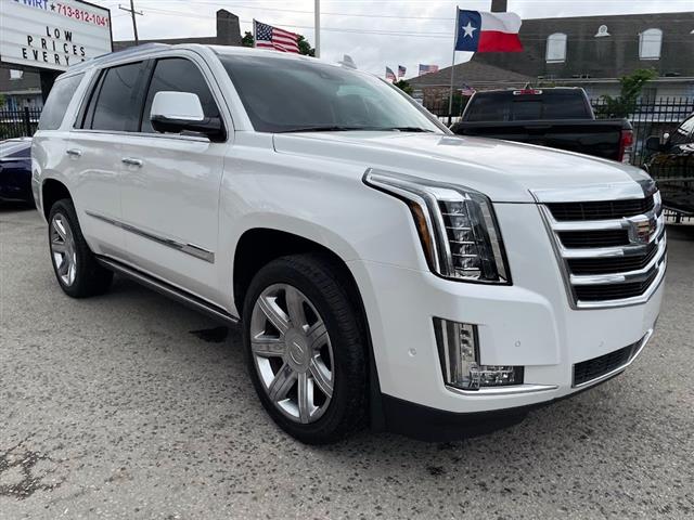 2017 Escalade 4WD 4dr image 3