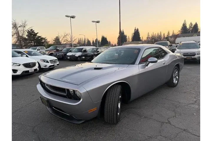 $16938 : Dodge Challenger 2014 SXT 2d image 3