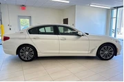 $19138 : BMW 5 Series 2018 AWD 530e x thumbnail