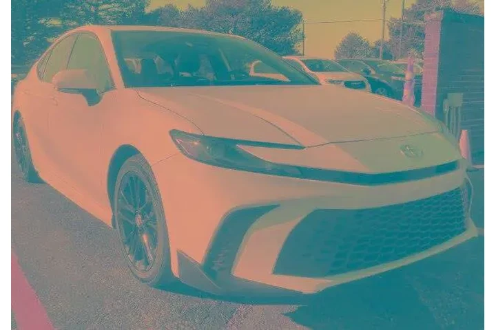 $27495 : Toyota Camry 2025 SE 4dr Sed image 3