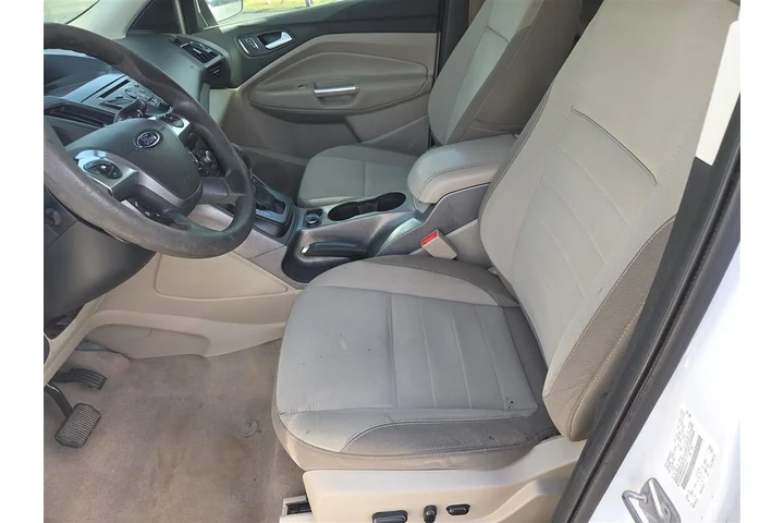 2014 Escape SE FWD image 10