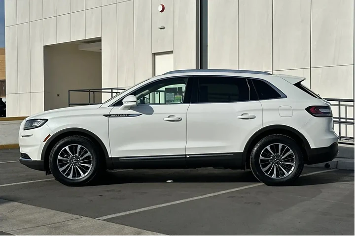 $33900 : Lincoln Nautilus 2022 Reserv image 6