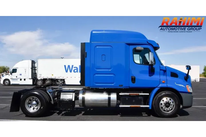 $32500 : 2016 Freightliner Cascadia image 4