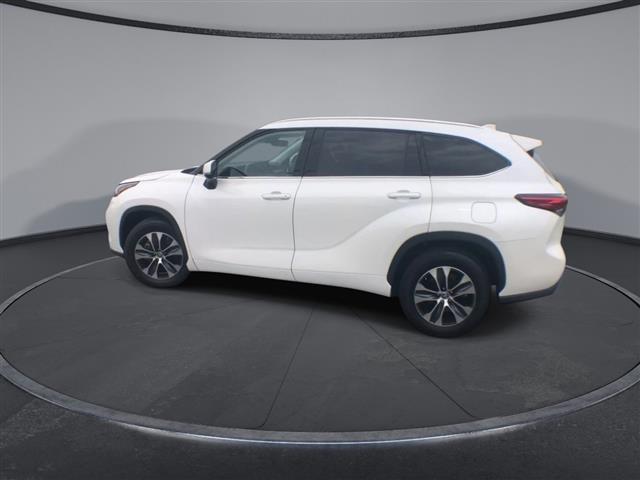 $35900 : PRE-OWNED 2021 TOYOTA HIGHLAN image 6