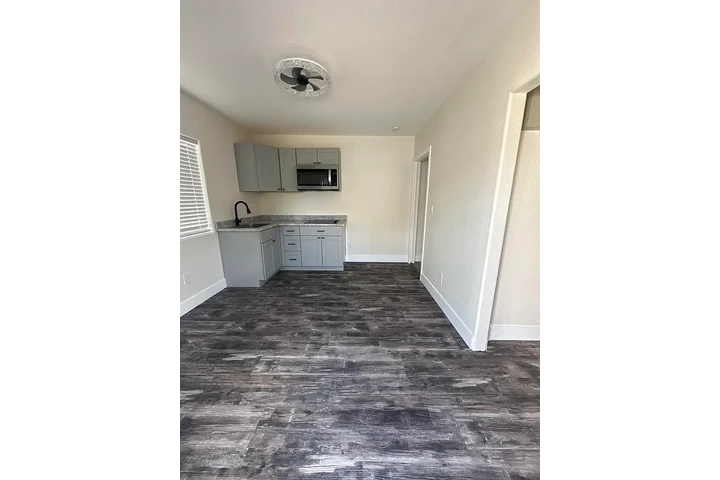 $1100 : Acogedor 1H/1B en Huntington🏡 image 8