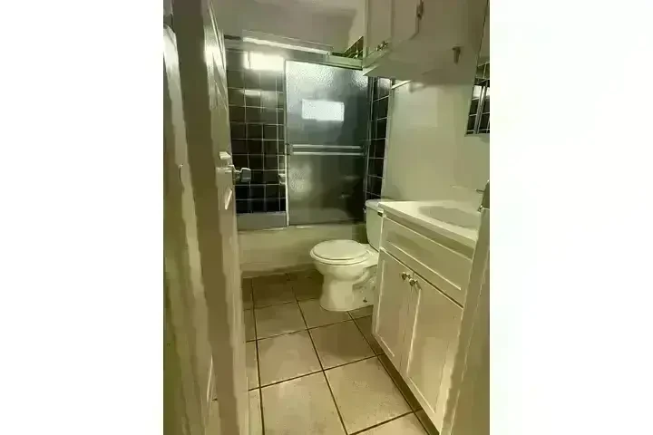 $1145 : L.A. FIGUEROA/ IMPERIAL  APTO image 3