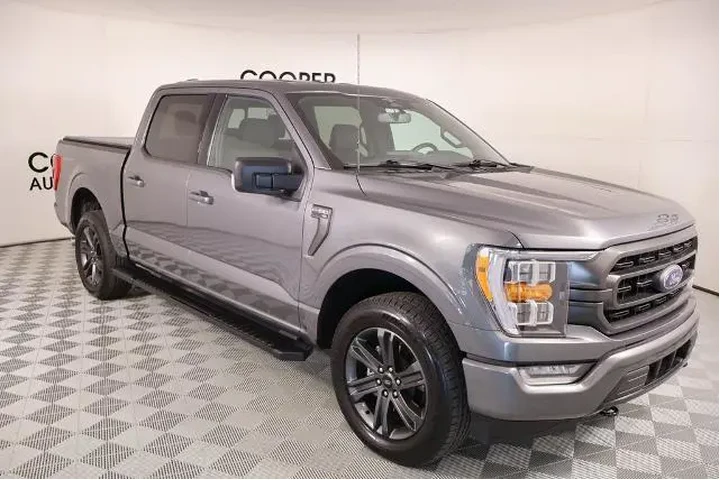$32682 : Ford F-150 2023 4x4 XLT 4dr image 1
