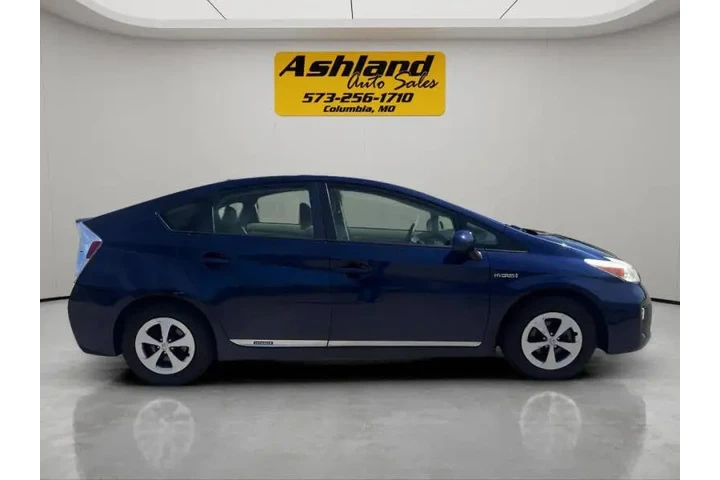 $7900 : 2012 Prius Four image 7