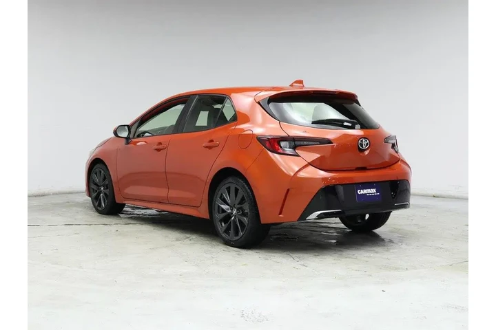 $23998 : Toyota Corolla Hatchback 202 image 2