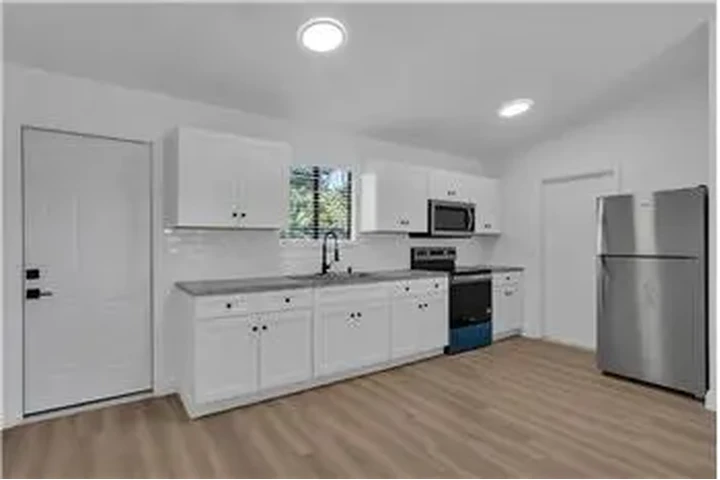 $1100 : Rental property with 2 bedro image 8