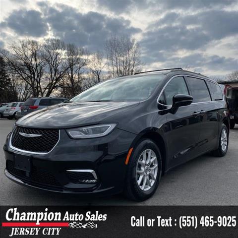 Used 2022 Pacifica Touring L image 1