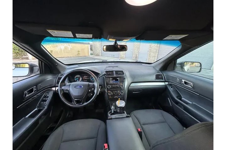 $13750 : 2017 Explorer Police Intercep image 4