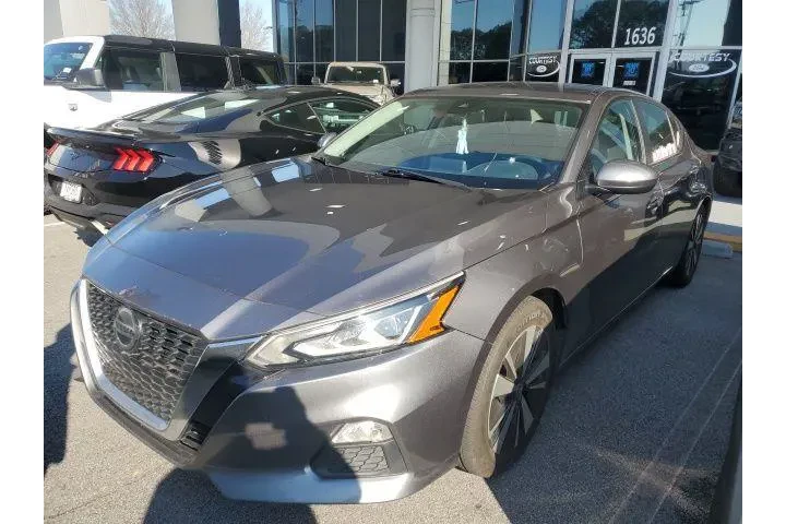 $17159 : Nissan Altima 2022 2.5 SV 4d image 2