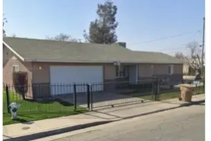 $1900 : CASA REMODELADA EN RENTA image 2