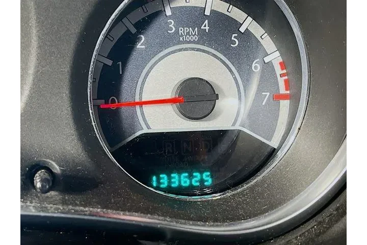 $9975 : Chrysler 200 2011 Limited 4d image 6