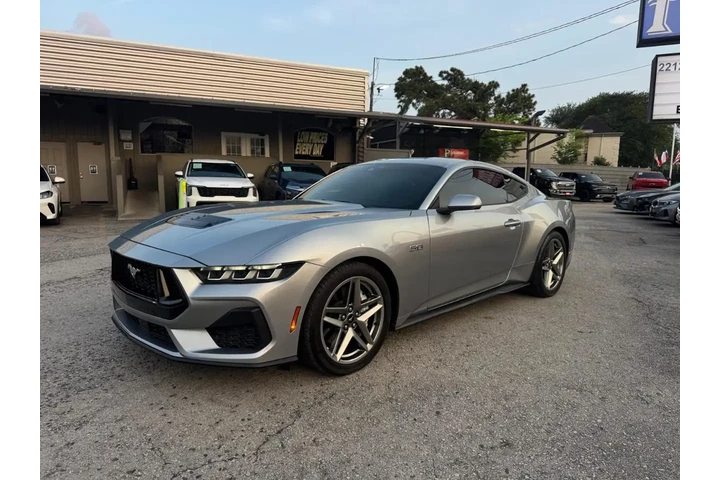 2024 Mustang GT Premium Coupe image 3