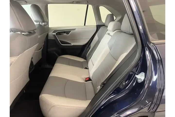$31832 : Toyota RAV4 2024 XLE Premium image 9