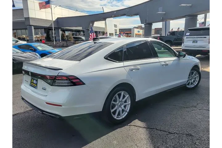 $27993 : Honda Accord Hybrid 2023 Spo image 8