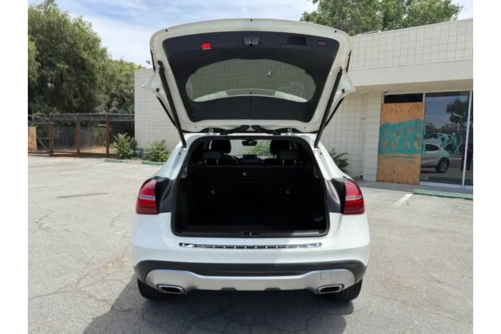 2018 Mercedes-Benz GLA GLA 25 image 9