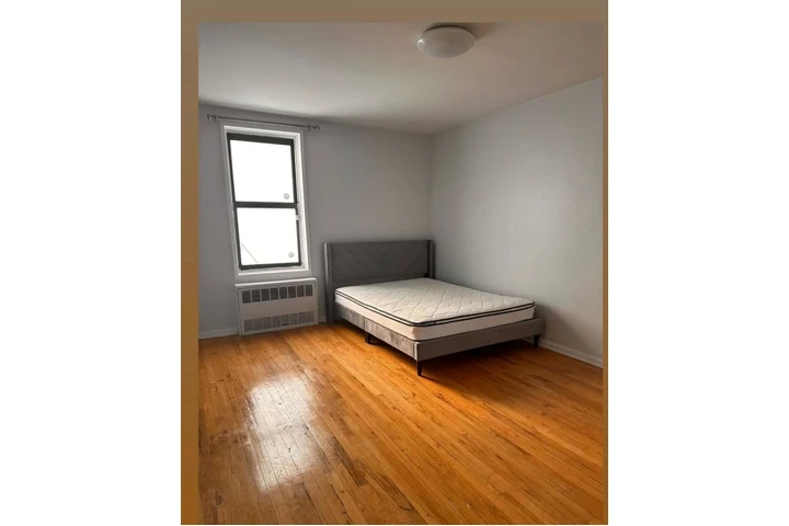 $200 : Rento cuarto amplio en NY image 1