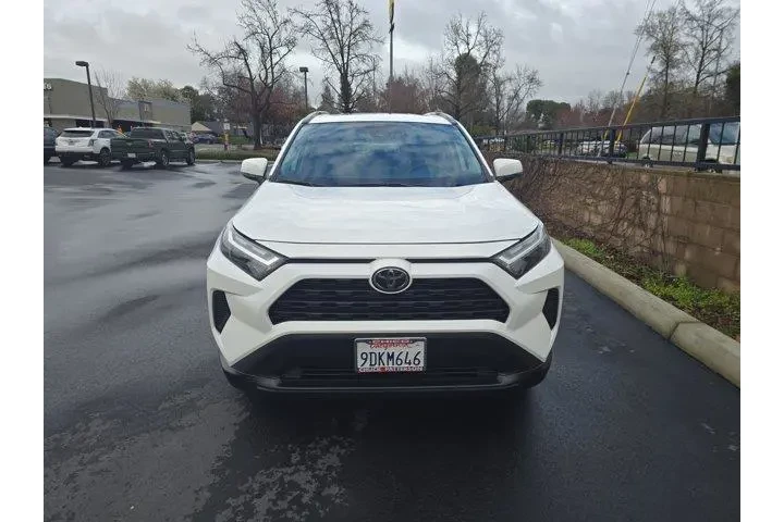 $26995 : Toyota RAV4 2022 XLE 4dr SUV image 2