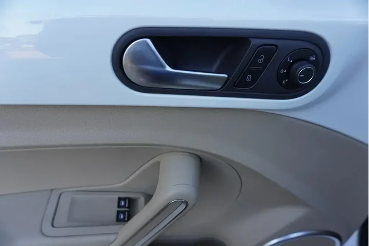 $18988 : Volkswagen Beetle 2017 1.8T image 9