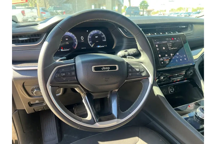 Jeep Grand Cherokee L 2023 4 image 9