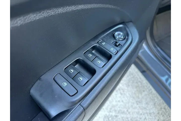 $18895 : Hyundai VENUE 2024 SEL 4dr C image 10